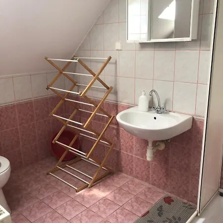 Imre Apartment *