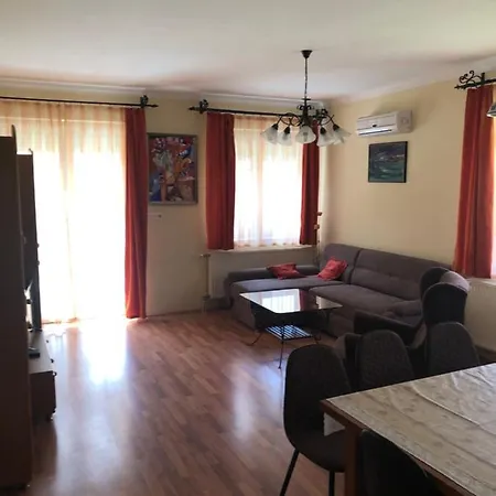 Imre Apartment *